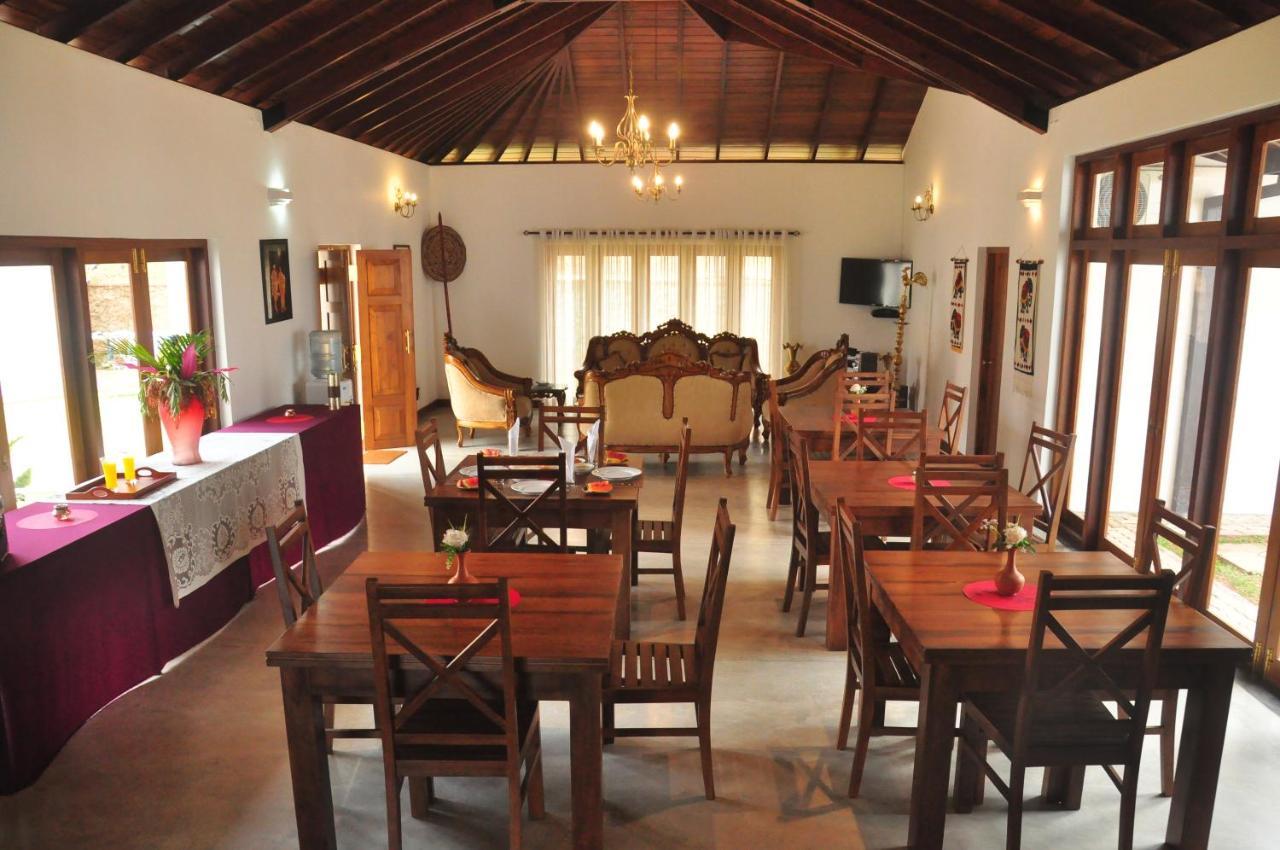 Villa Nilmalee Гампола Екстериор снимка