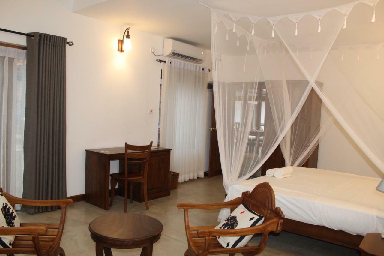 Villa Nilmalee Гампола Екстериор снимка