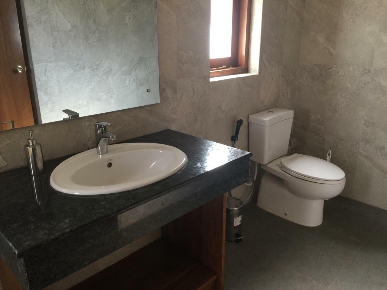 Villa Nilmalee Гампола Екстериор снимка